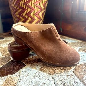Light brown tan suede Cole Haan mules clogs women size 8B